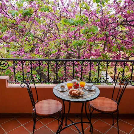 לינה וארוחת בוקר Ametista 3*